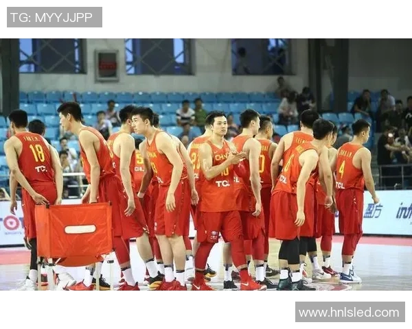 中国男篮红队迎战韩国队全力争胜展现实力与团队精神